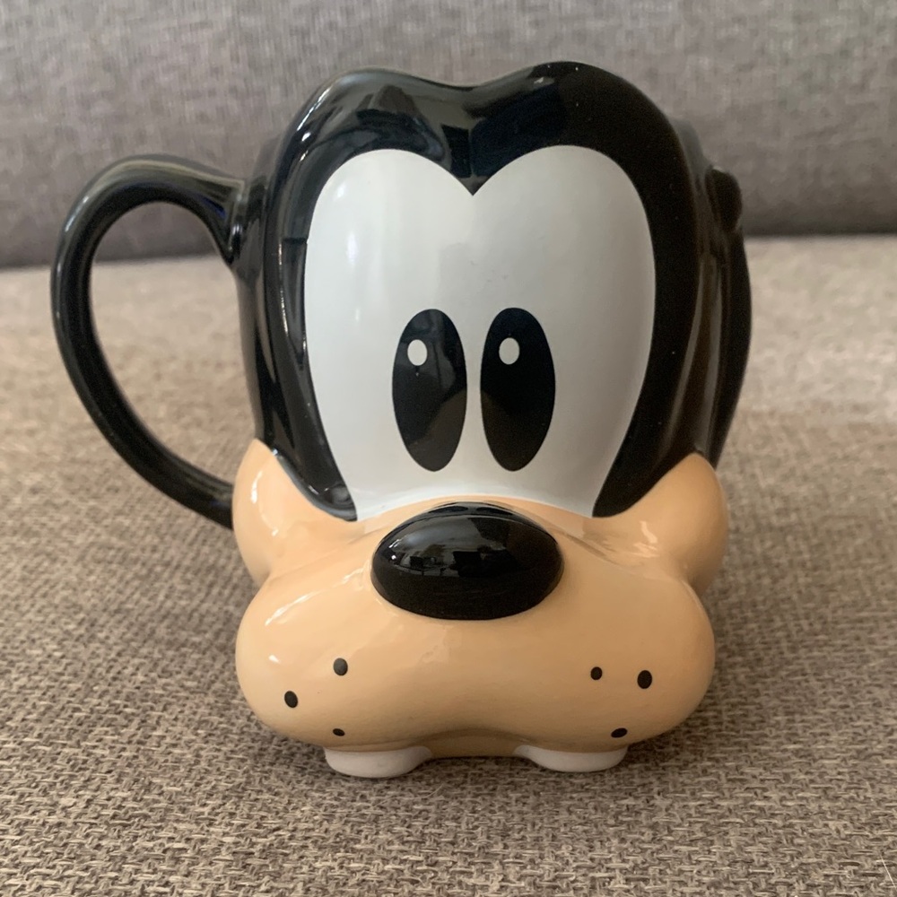 Disney Goofy 90 Years Ceramic Stonewear Mug 11 ozs